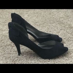 Black Kitten Heels (8) Rarely Worn.